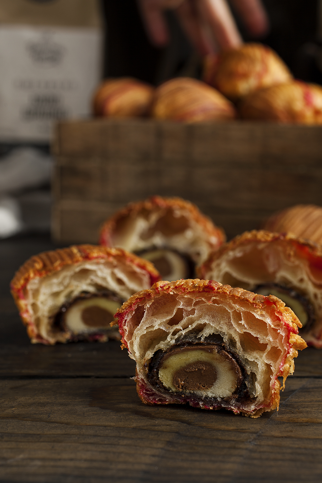 Кроасанени топки с пълнеж от шоколадови бонбони