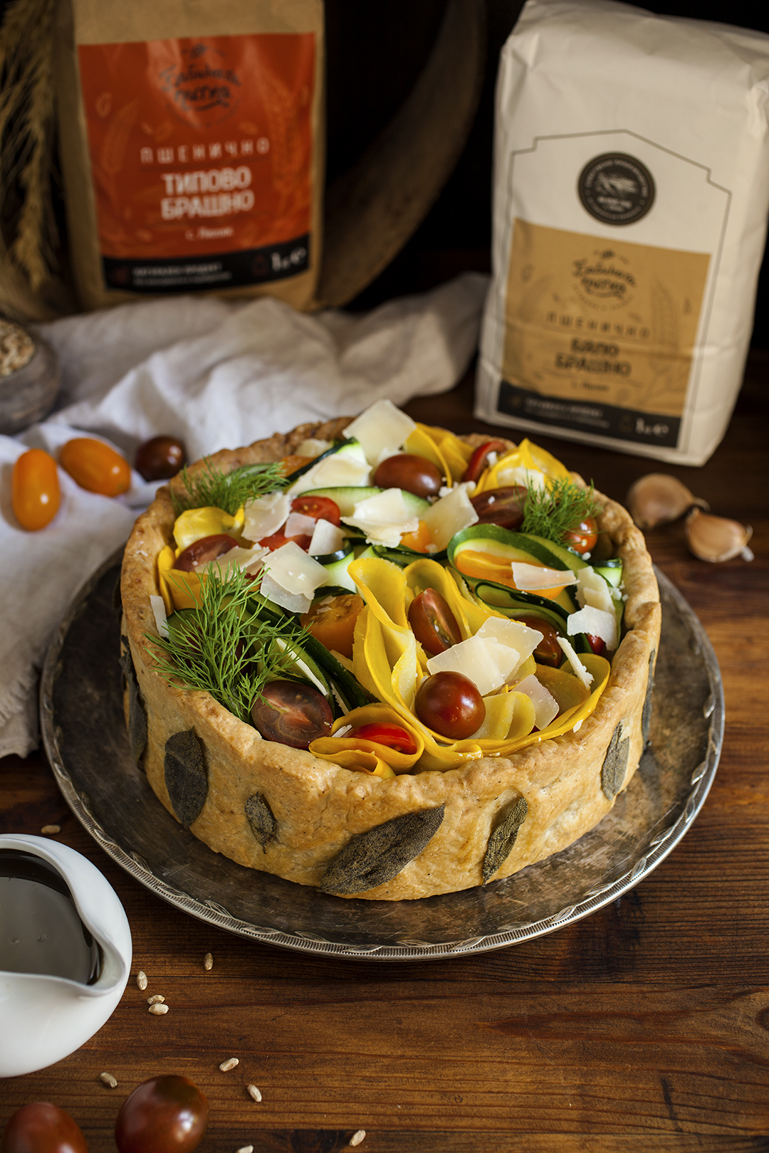 Салата от тиквички и чери домати в кора за тарт