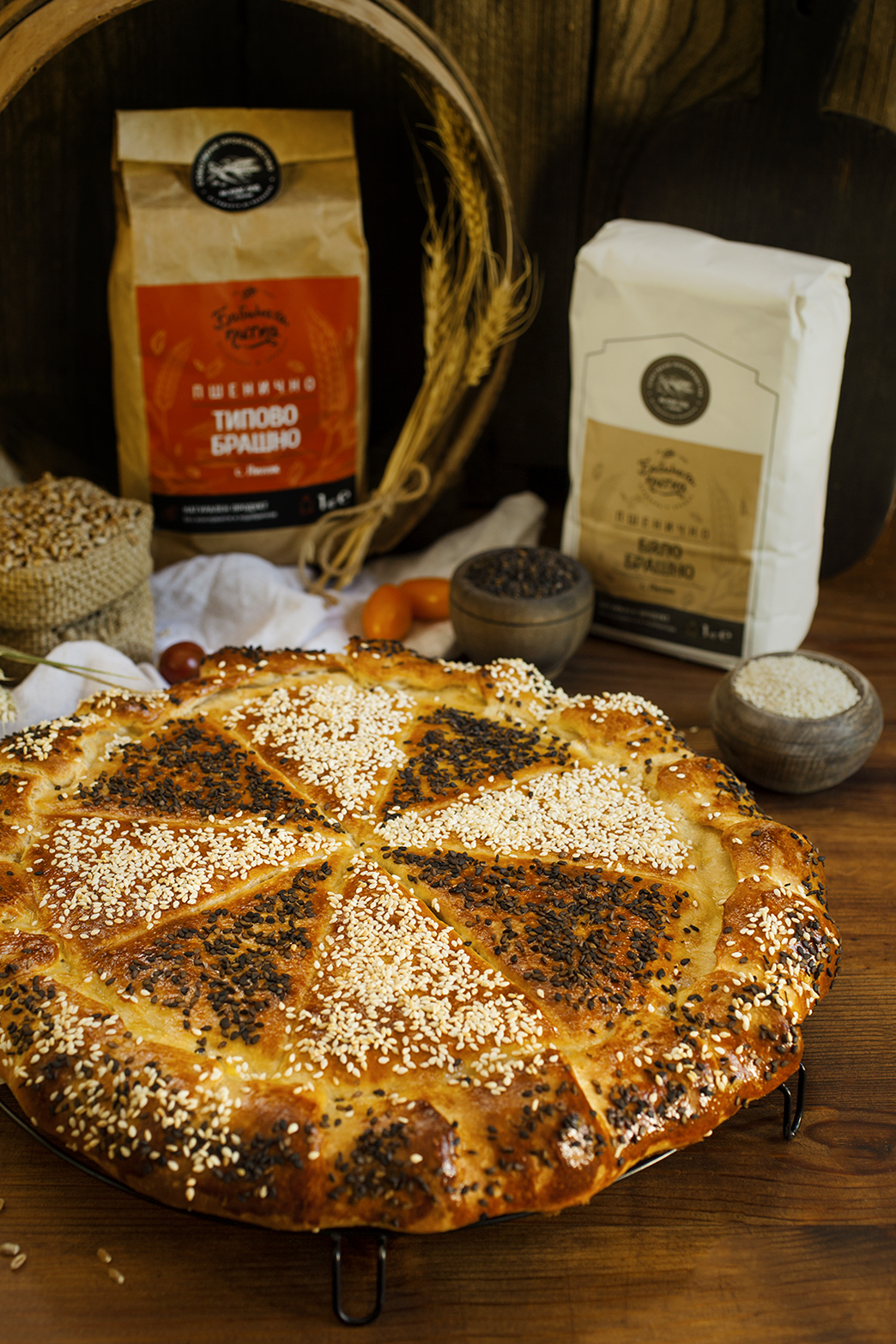 Вкусна пита с три вида сирена и пресен риган и типово брашно