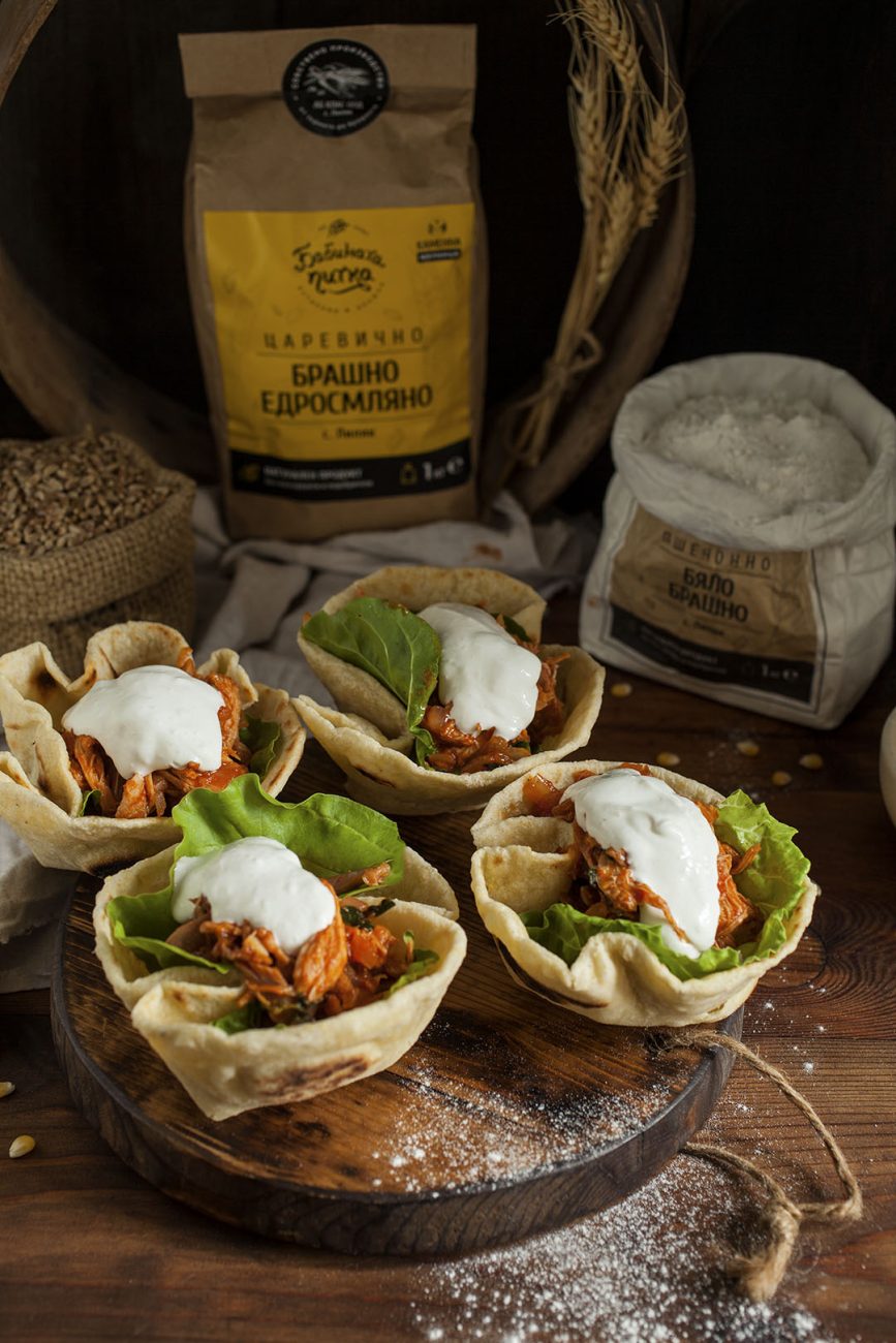 Такос с пилешко месо и тортила с царевично брашно