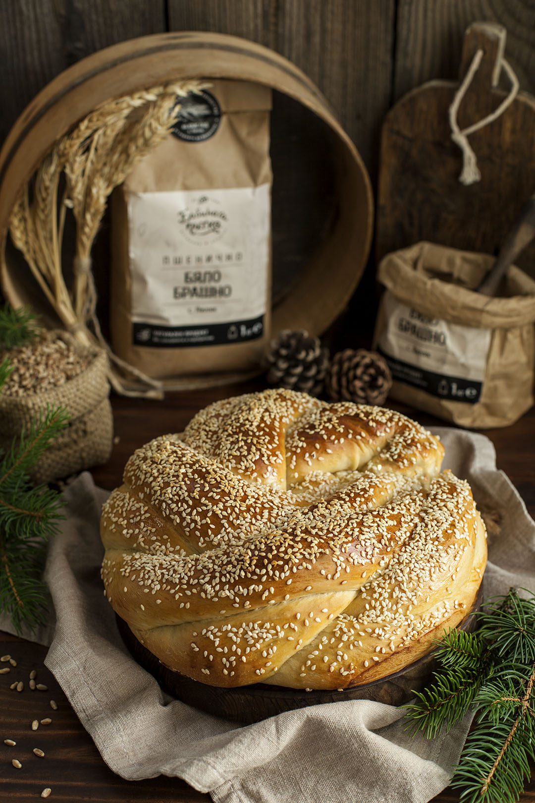 Питка със сусам и бяло брашно