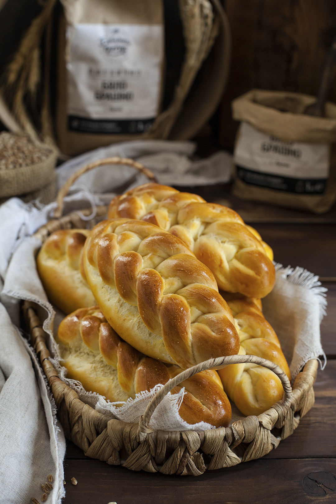 Плетени питки със сирене