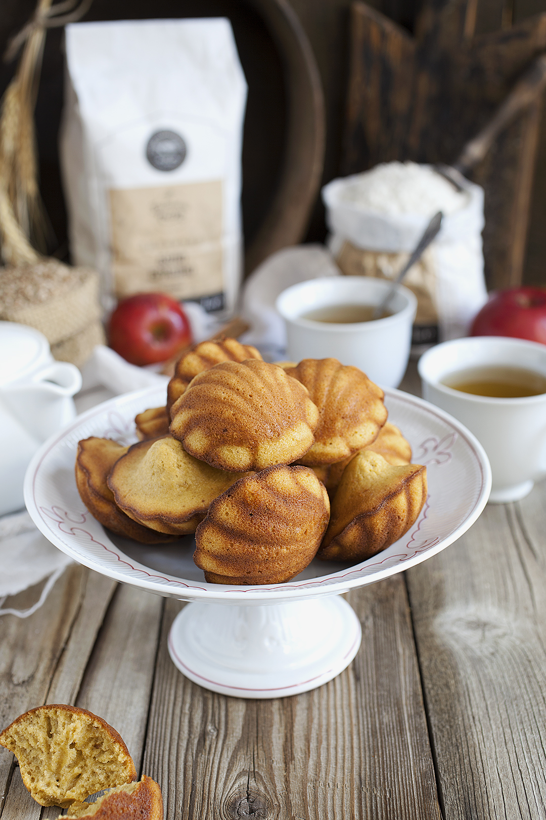 Мадлени с ябълка и канела